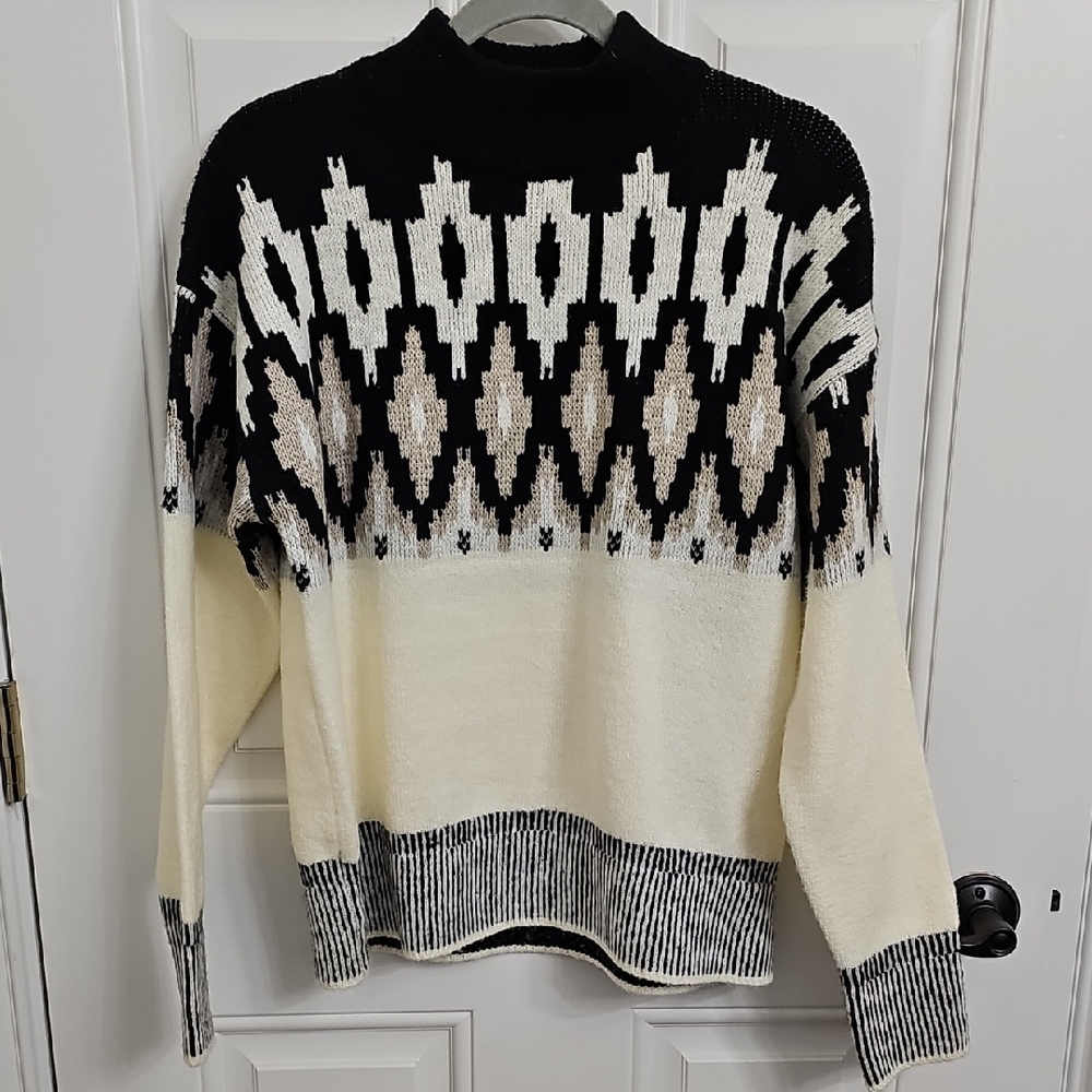 Black and Cream Geometric Pattern Sweater-Never worn-Size S/P